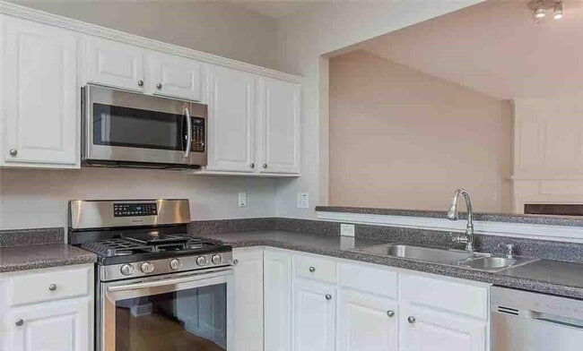 Photo - 1108 Thornborough Dr
