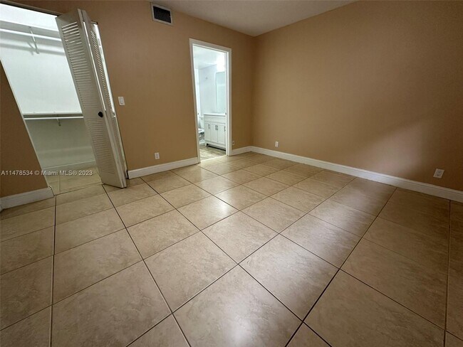 Photo - 8750 Royal Palm Blvd Unidad 203-3