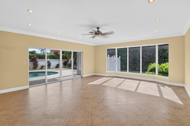 899 Granada Dr