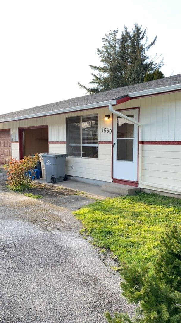 Photo - (766) Waverly Drive 2 Bdrm / 1 Bthrm Unit 1560