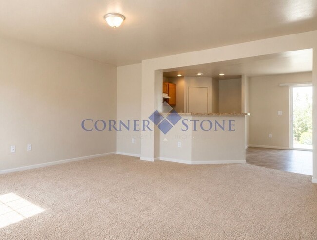 Photo - Large 4 Bedroom Home with Garden space, Basketball Court, Close to park!