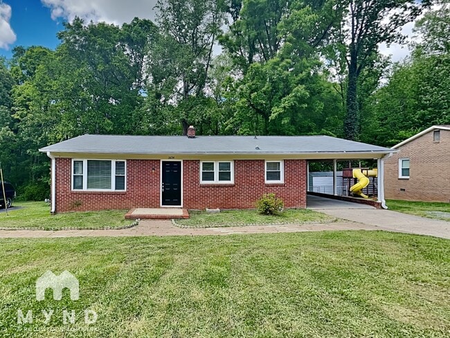 Building Photo - 2634 Skyland Dr