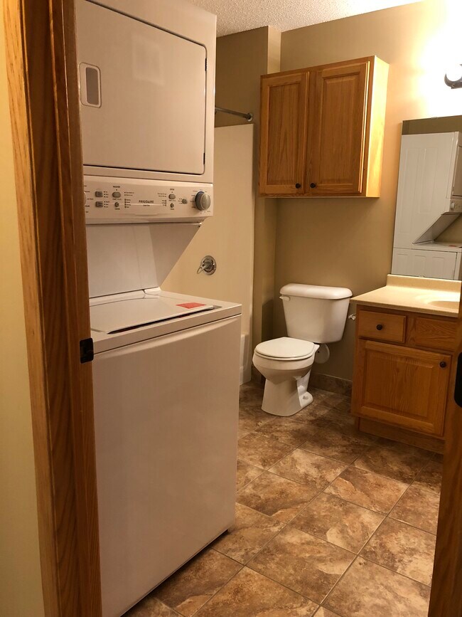 700-780 sq ft 1Bed Bathroom - Kensington