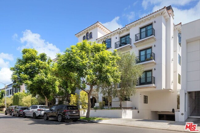 718 Croft Ave Unit 102