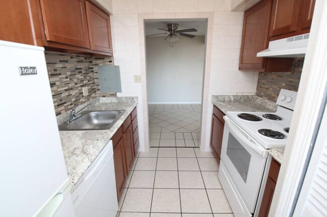 Photo - BURKEY APARTMENTS -- 063