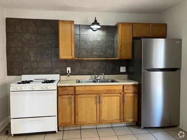 Building Photo - 800 W Ionia St Unit 2 Rental