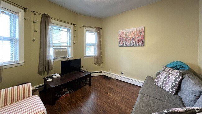 Building Photo - 82 Willow St Unit 1 Rental