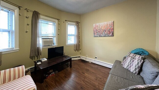 Photo - 82 Willow St Apartment Unit 1