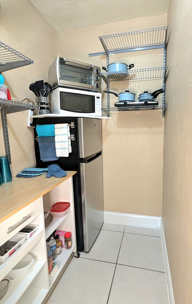 Photo - 1736 Dewey St Unidad A