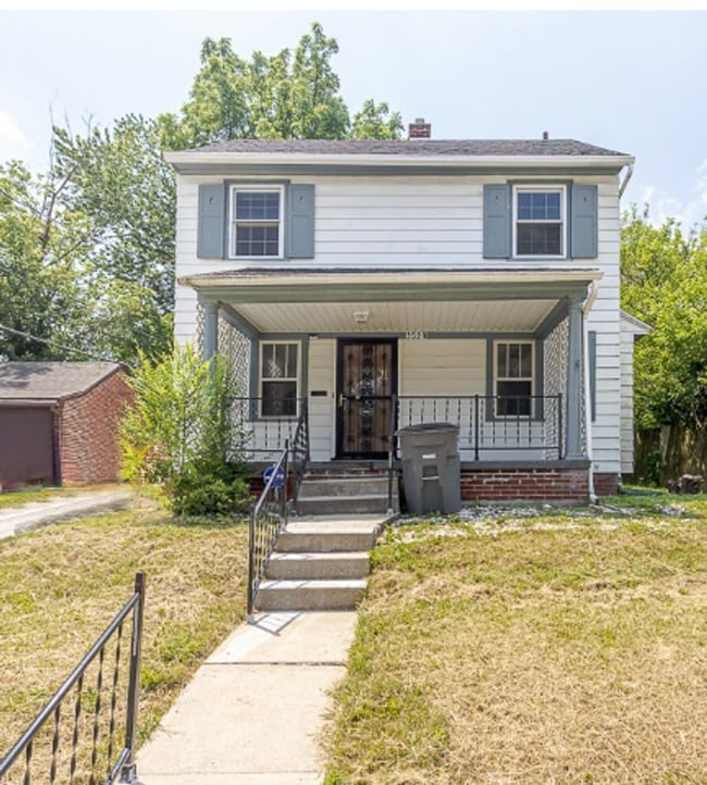 Building Photo - "COMING SOON" Spacious 3 Bedroom 1.5 Bath ... Rental