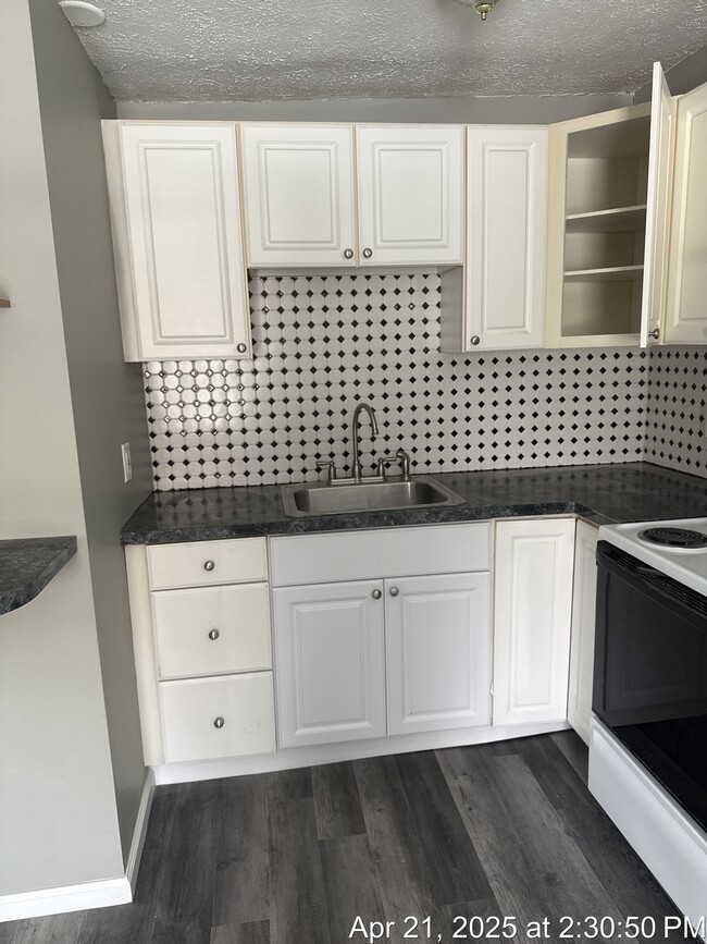 Photo - 463 Carvel Beach Rd