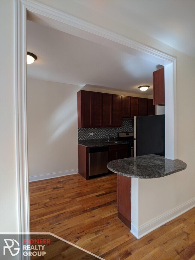 630 W Cornelia Ave Unit 1