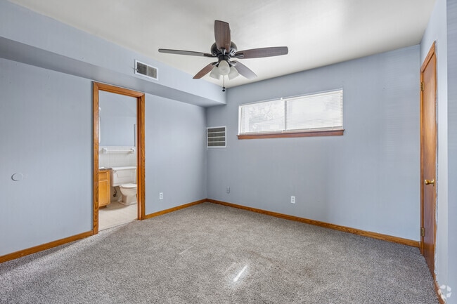 1BR, 1BA - 750SF - Bedroom