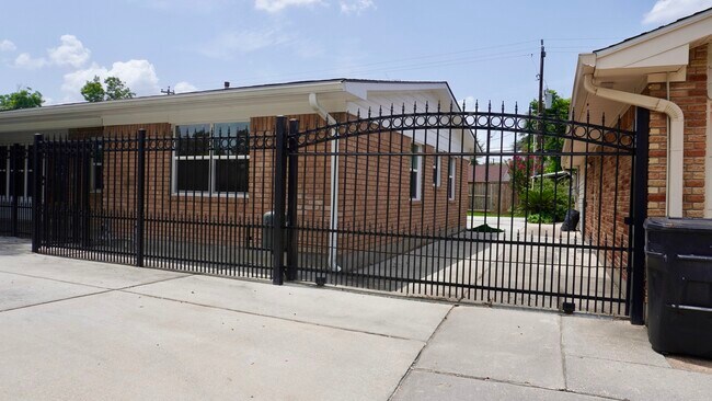 Photo - 902 Hidden Valley Dr