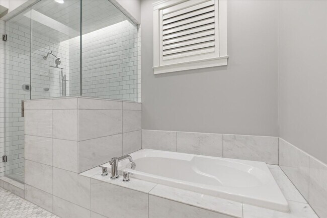 Photo - 850 W Lill Ave Unit 1
