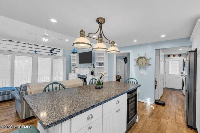 28 E Bonita Way