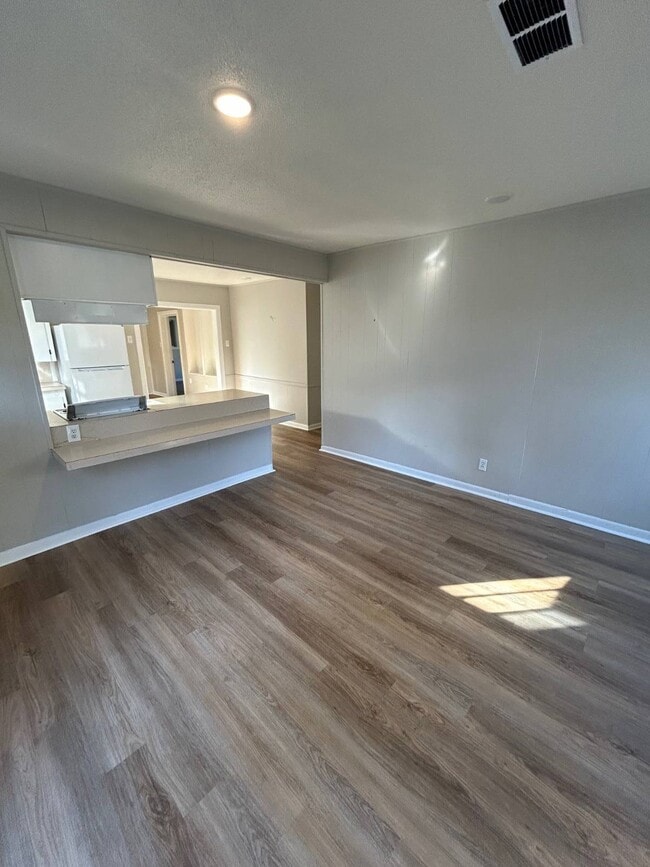 Photo - 815 W Main St