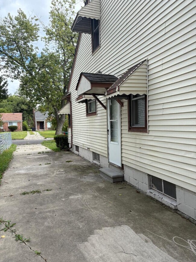 Photo - 9229 Westwood St