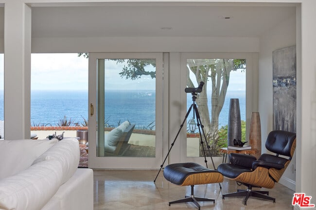 1115 Palos Verdes Dr W