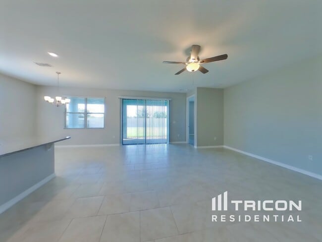 Photo - 1406 Savoy Ln