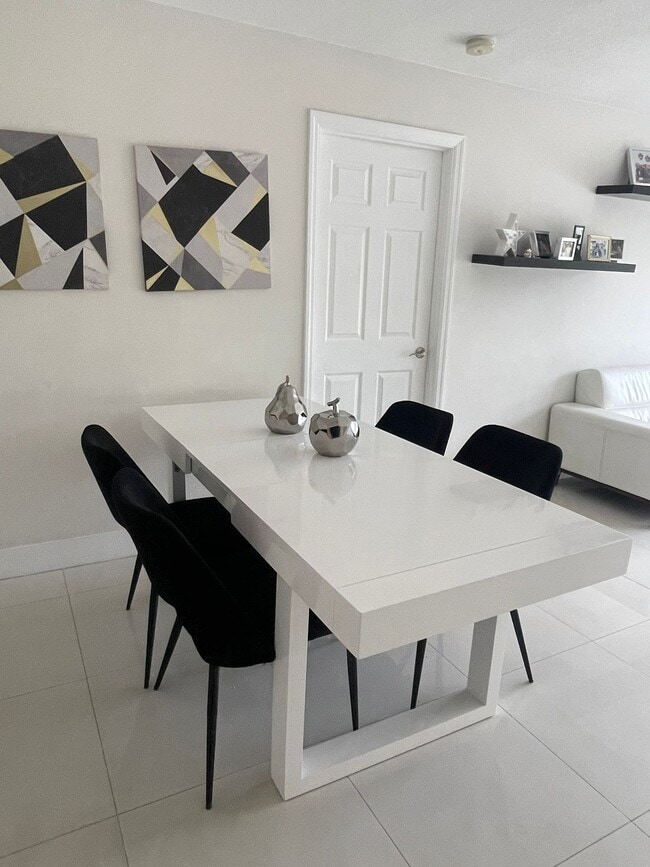 Photo - 2600 Collins Ave Unit 211