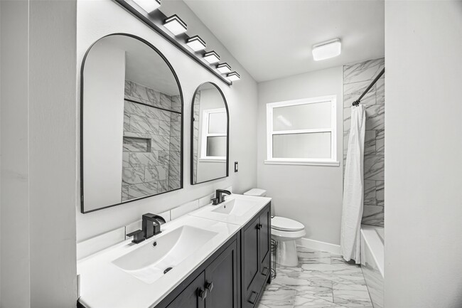 Building Photo - 4626 Holly St