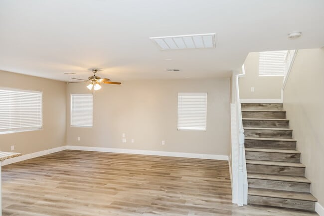 Photo - 7310 Prussian Green St