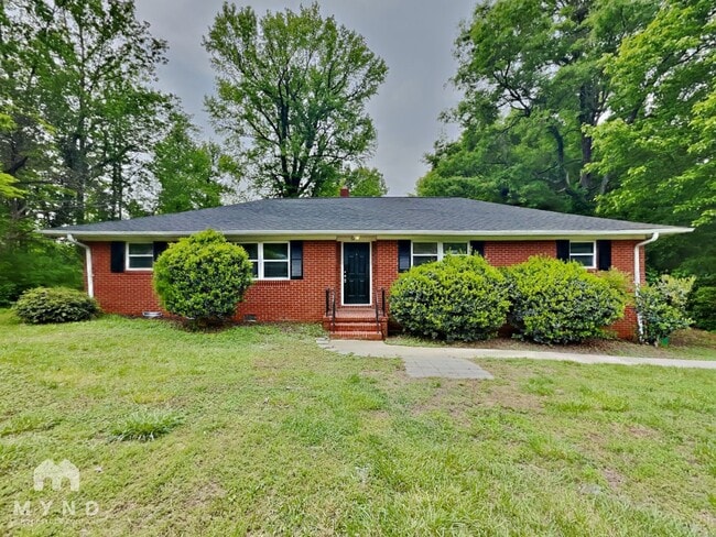 Building Photo - 5201 Pinebrook Dr