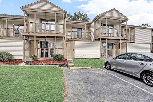 Photo - 2 bedroom/ 2 bathroom beautifully updated condo in Twelve Oak Condos!