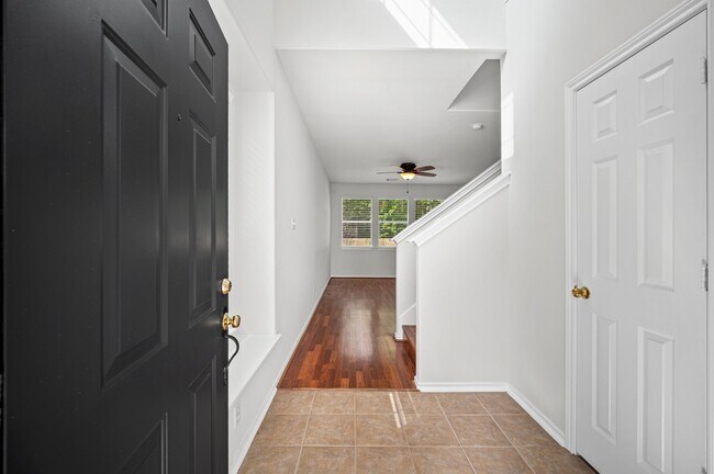 Photo - 35 Ledgestone Pl