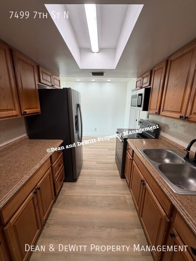 Photo - 7499 7th St N