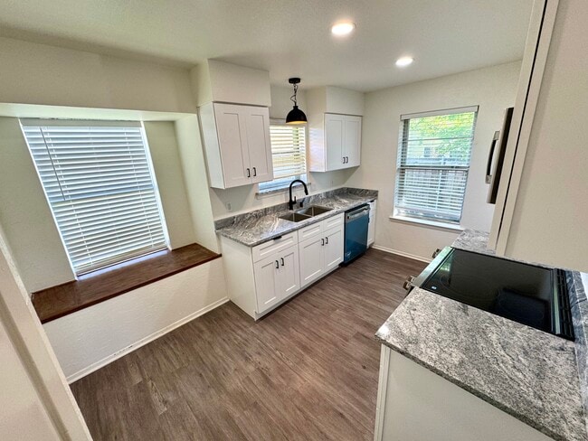 Photo - 9842 Camfield Ave