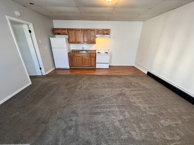 Building Photo - 3 E Elger St