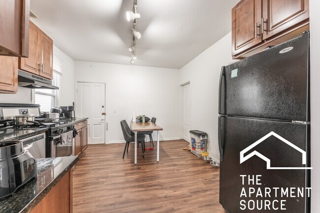 Photo - 2616 N Marshfield Ave Unit 2F