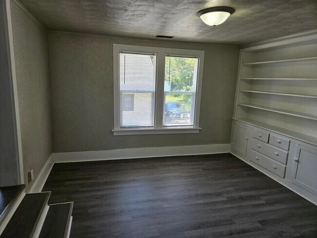 Photo - 526 Newbury St