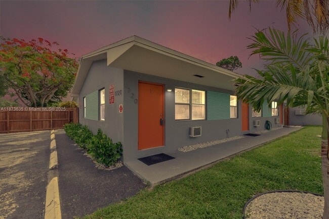 Photo - 1720 NE 13th St Unit 1