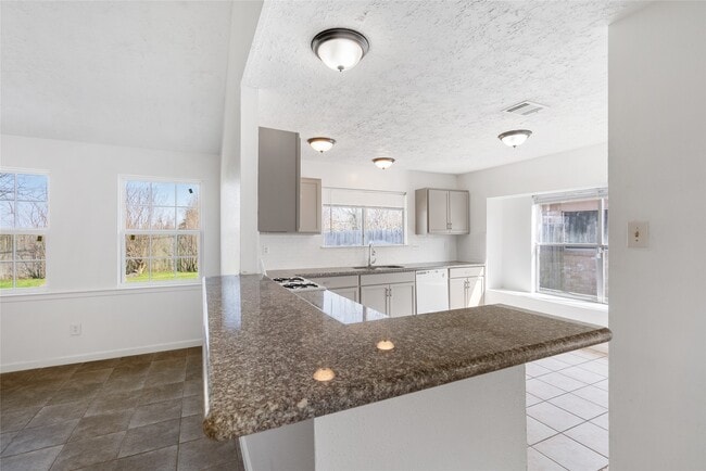 Photo - 1666 Meadow Green Dr