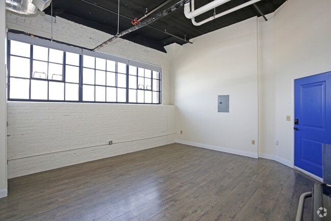 Studio, 1 BA - Living Area