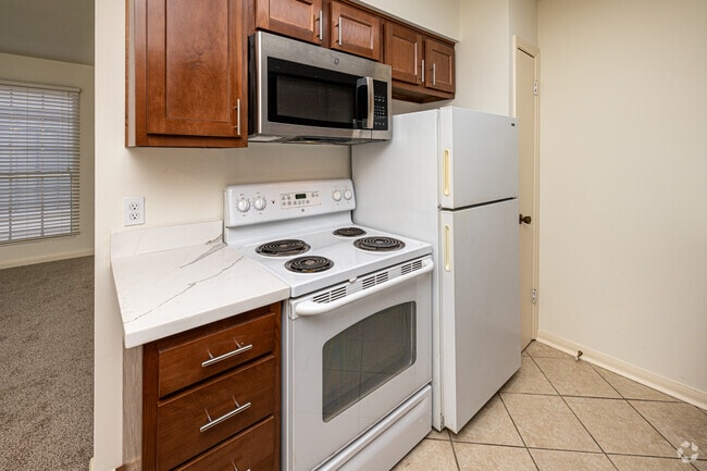 1BR, 1BA - 600SF - Kitchen