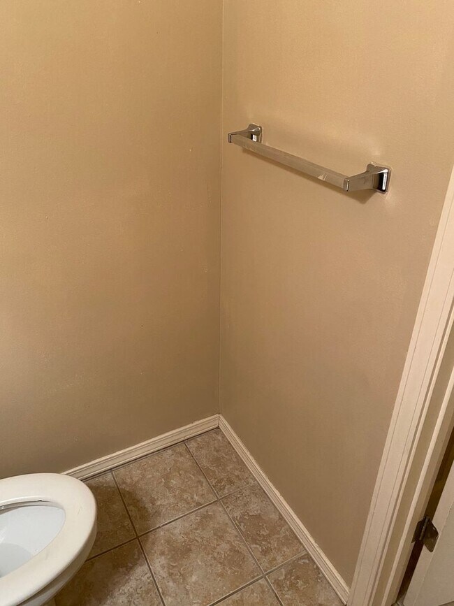 Photo - 3323 N Detroit Ave Unit 3323-1