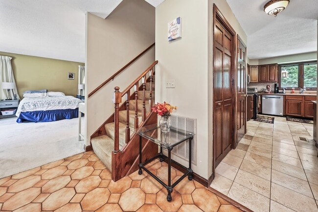 Photo - 522 Springfield Rd