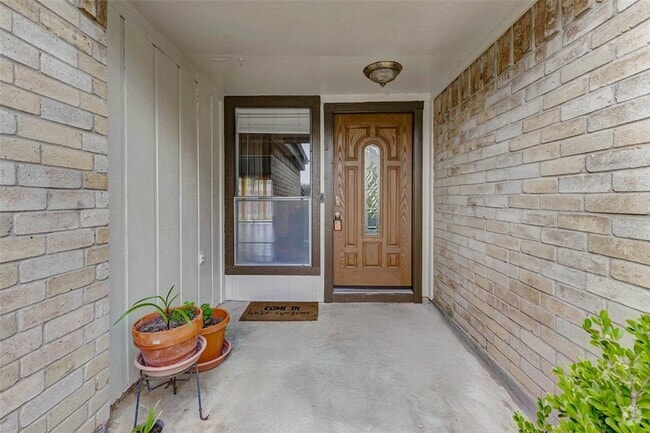 Building Photo - 2511 Planters Row Rental