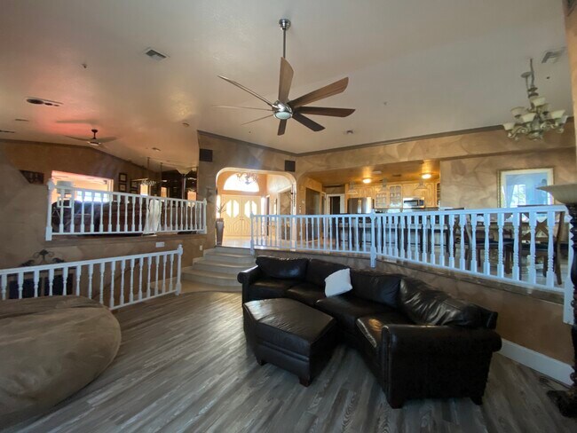 Photo - 2808 Janet Dr Unit Downstairs Suite