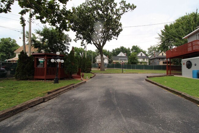 Photo - 3215 Charlotte St