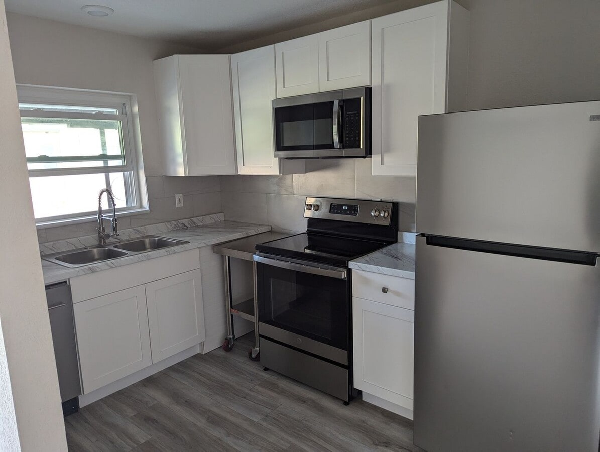 Photo - 1482 Meads Rd