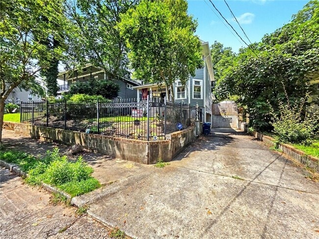 Photo - 324 Brooks Ave NE