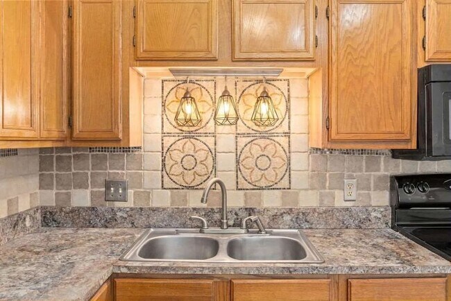 Photo - 4013 SW Sunflower Ln