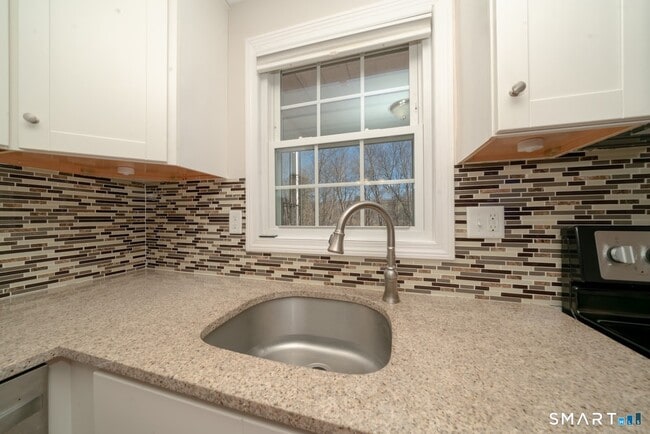201 Regan Rd Unit 4B