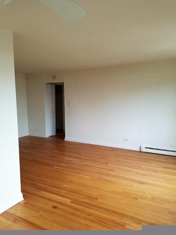 Building Photo - 3710 N Pine Grove Ave Unit 308 Rental