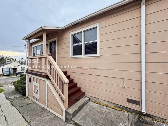 Photo - 6618 Laird Ave